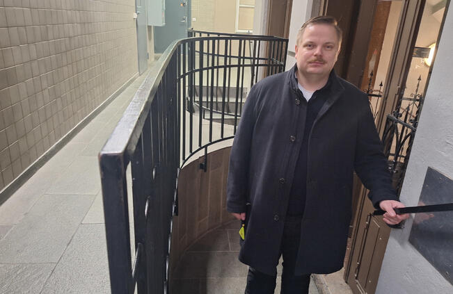 Mikko Koholle sotaromaanin kirjoittaminen oli luonteva valinta, mutta jatkossa hän ei halua leimautua yhden genren kirjailijana.