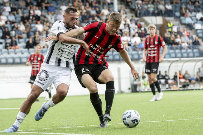 Albijon Muzaci (vas.).