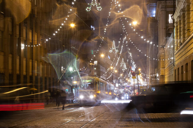 Nousevat elinkustannukset ja huoli siitä, riittävätkö rahat, sekä turvattomuus kotona ja maailmalla voivat tehdä joulumielen löytämisestä vaikeaa. 