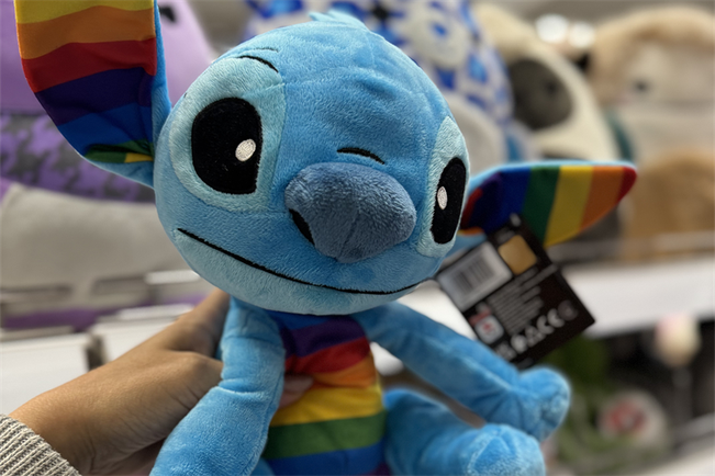 Disneyn Lilo & Stitch -elokuvista tuttu Stitch-hahmo on yksi tämän joulun hittilahjoista.