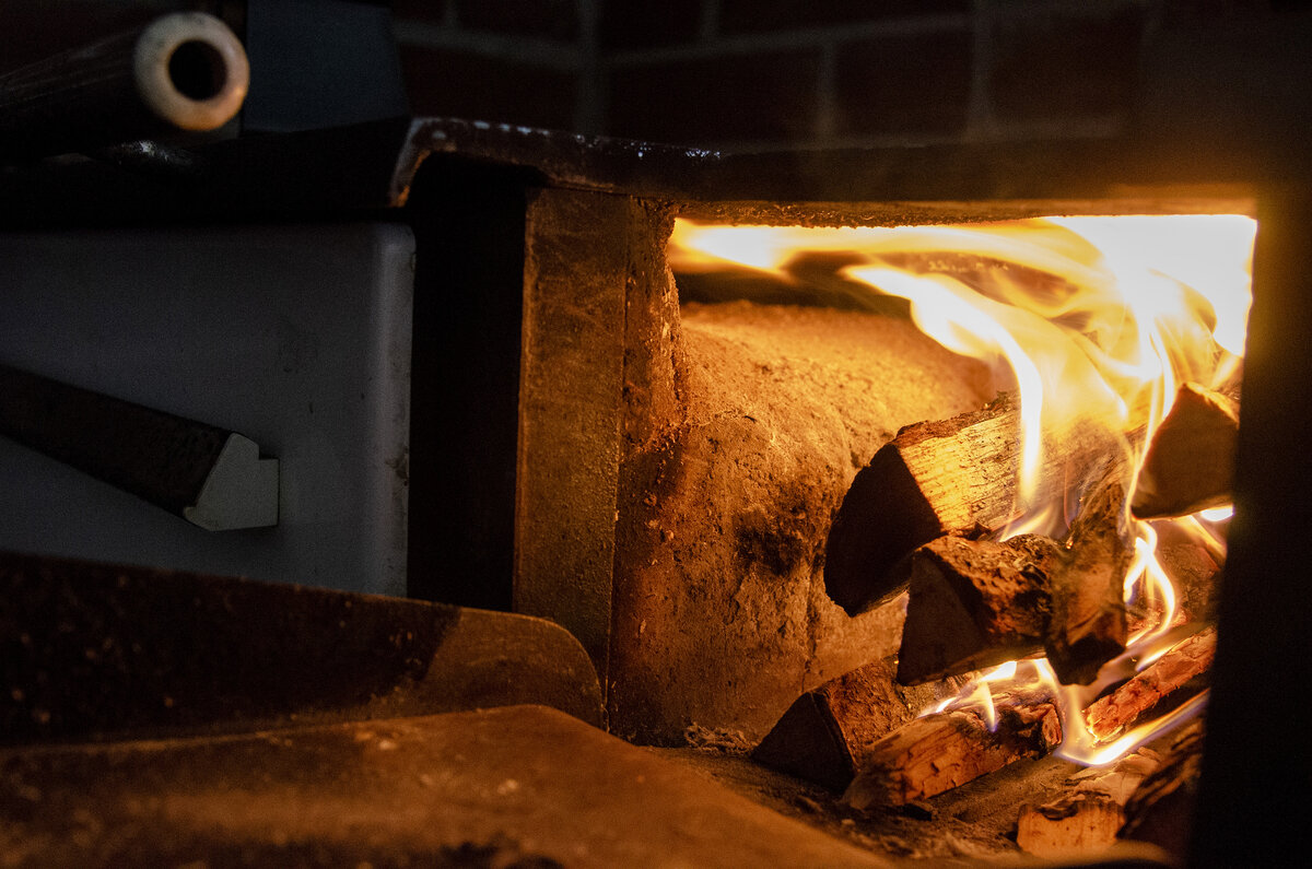 Ahkerassa käytössä oleva takka tulisi puhdistaa kerran tai kaksi vuodessa.