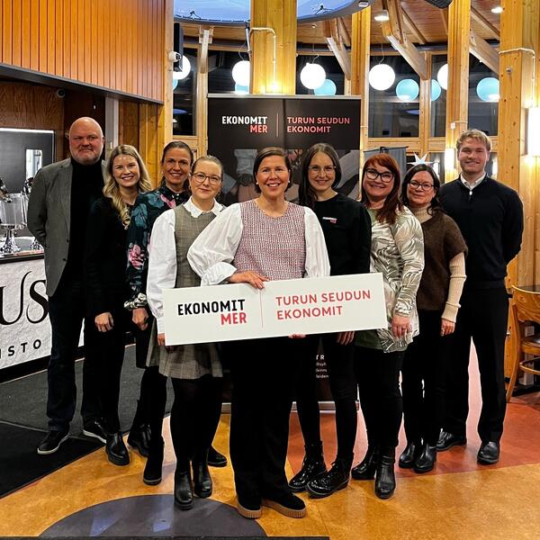 Mikko Malmberg, Suvi Kesti, Hannele Larkovuo, Sanni Alanen, Katri Kronström, Tiina Huovinen, Sanna-Riikka Valtonen, Sari Kulmala, Lauri Kemppainen.