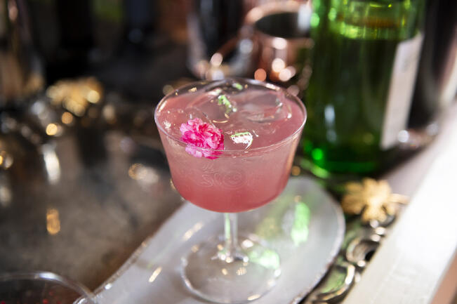 Seeprajuominen tarkoittaa sitä, että välillä nautitaan alkoholittomia, välillä alkoholillisia juomia. 