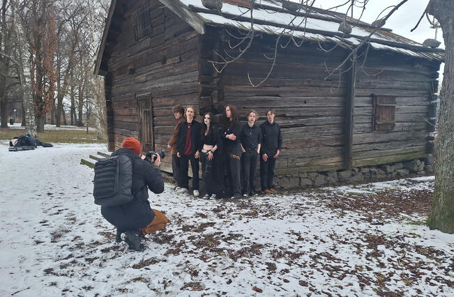 Viime vuonna Turku Bandstandiin osallistunut Elysium pääsi mukaan Turku Rock Academyn toimintaan. Jo maaliskuun puolivälissä bändi päätyi Juha Kurrin kameran eteen promokuvia ottamaan.