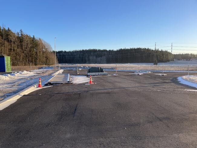 LSJH:n Topinojan jätekeskukseen sijoittuva uusi lajitteluasema valmistuu tähän maisemaan syksyllä 2028.
