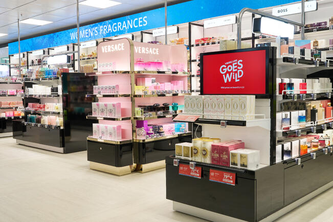 Viking Gracen tax free -myymälä sai uuden ilmeen.