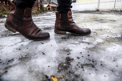 Kirjoittaja ei anna korkeita pisteitä katujen kunnossapidosta.