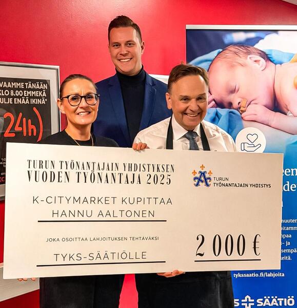 TYKS-Säätiön toiminnanjohtaja Minna Lukkarinen, Turun Työnantajain Yhdistyksen puheenjohtaja Tuomas Koivisto ja kauppaneuvos Hannu Aaltonen.