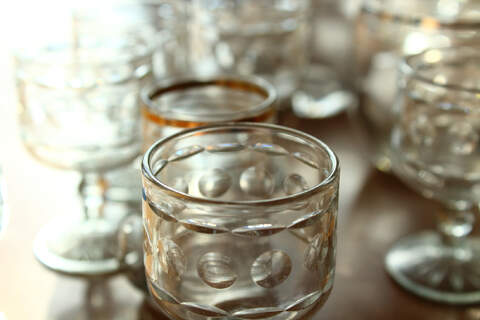 Laseihin voi tulla käytön myötä sameita kohtia, jotka eivät puhdistu tavallisessa pesussa. 