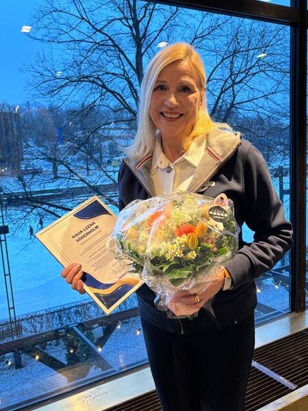 Kauppakamareiden valtakunnallinen koulutuspooli on valinnut paraislaisen Raija-Leena Söderholmin Vuoden kouluttajaksi vuonna 2026. 