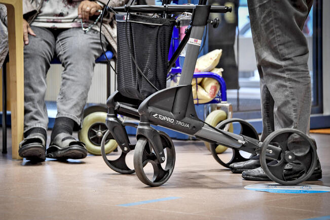 Kirjoittajan mielestä bussissa ei huomioida rollaattorilla liikkuvia.