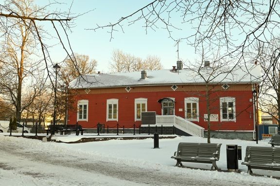 Tuulensuojan rakennuksesta vuokrataan 76 neliömetrin suuruinen liiketila. 