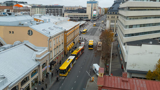 Yksi raitiotien pysäkeistä olisi Kauppatorin kulmassa Eerikinkadulla.