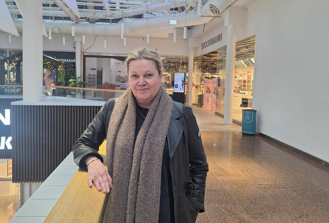 Vastikään 60 vuotta täyttänyt Annika Brusila julkaisi viidennen romaaninsa Kipupiste alkuvuodesta.