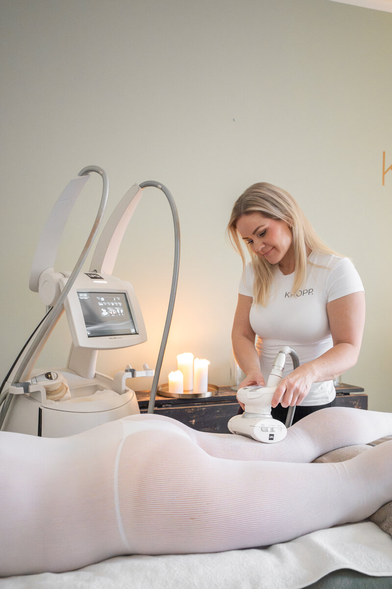 LPG-hoito eli imurullaus on tehokas fysioterapian menetelmä. Kuvassa Kroppin yrittäjä Anita Kujanen.