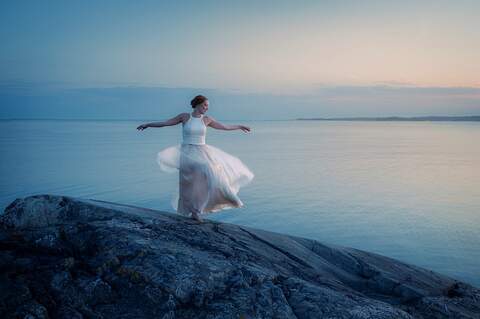 Tanssi toivolle. Kuva Minna Pinolan valokuvanäyttelystä Toivon äärellä.