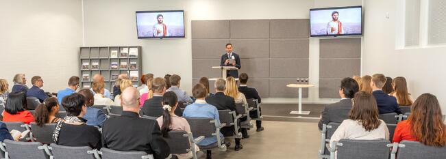 Jehovan todistajat kokoontuvat vuoden tärkeimpään tilaisuuteensa eli Jeesuksen kuoleman muistojuhlaan.