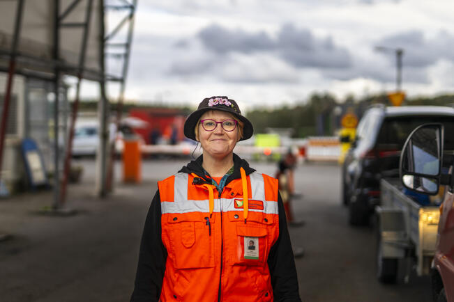 Lounais-Suomen Jätehuollon (LSJH) lajitteluasemilla siirrytään 1. huhtikuuta laajennettuihin kausiaukioloaikoihin.