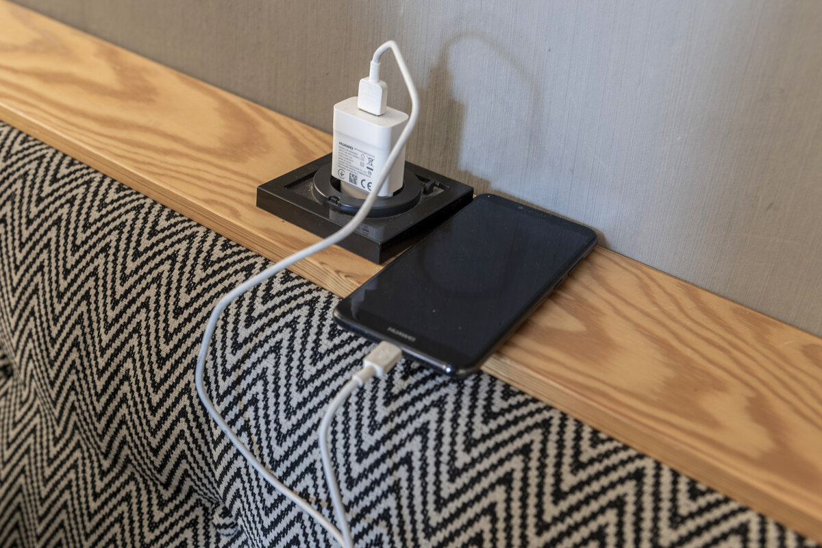 Ladattavan laitteen akku tai laturi aiheutti viime vuonna 103 sähköpaloa.