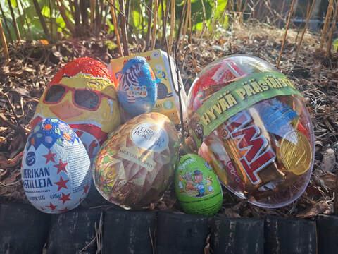 Pääsiäismunien valikoima on tänäkin vuonna tutun kirjava. 
