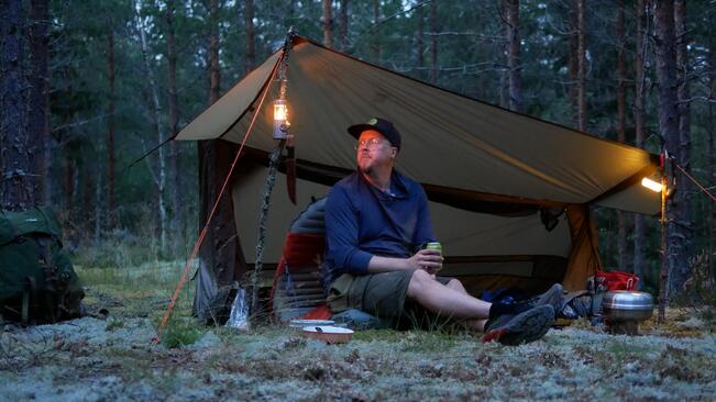 Neljä retkiruokaa neljällä eri keittimellä.
