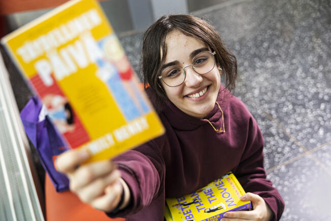 Lukutorstai 9. huhtikuuta kutsuu kaikenikäiset juhlistamaan lukutaitoa ja lukemista.