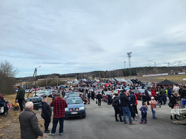 Takakonttikirppiksellä riitti vilskettä.