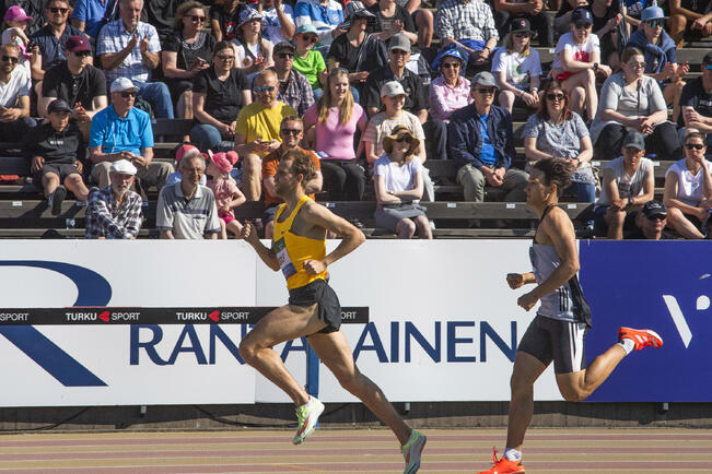 Hyvät jänikset ovat arvostettuja niin urheilijoiden kuin kisajärjestäjienkin keskuudessa. Yksi tämän hetken arvostetuimmista jäniksistä on Turussakin usein nähty slovakialainen Zan Rudolf (vas.).