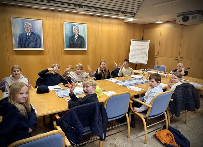 Maskun ensimmäinen lapsiparlamentti tenttaa paikallisia kuntapäättäjiä ensi maanantaina.