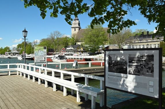 Vuonna 2024 naantalilaiset äänestivät Naantalin historiasta kertovien opastaulujen puolesta.  
