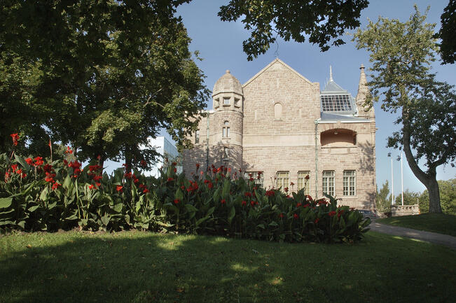 Turun taidemuseo kutsuu toukokuussa Taidetreffeille. 
