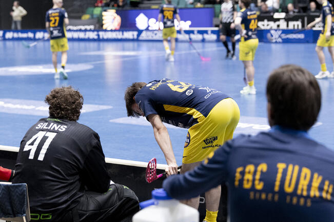 Miesten F-liigasta pudonnut FBC Turku rakentaa uutta alkua. Ensi kaudeksi vaihtuu sarjataso, päävalmentaja, osa joukkueesta ja lisäksi Antti Vääri ei ole joukkueen managerina.