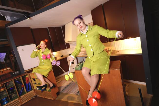 Super Sale saa ensi-iltansa Barker-teatterissa lauantaina.

