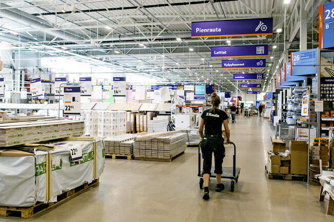 Rautakauppa kiritti alkuvuonna K-ryhmän myyntiä Varsinais-Suomessa, ja kasvumahdollisuudet rakentamisen kaupassa ovat hyvät. Skanssin K-rauta.