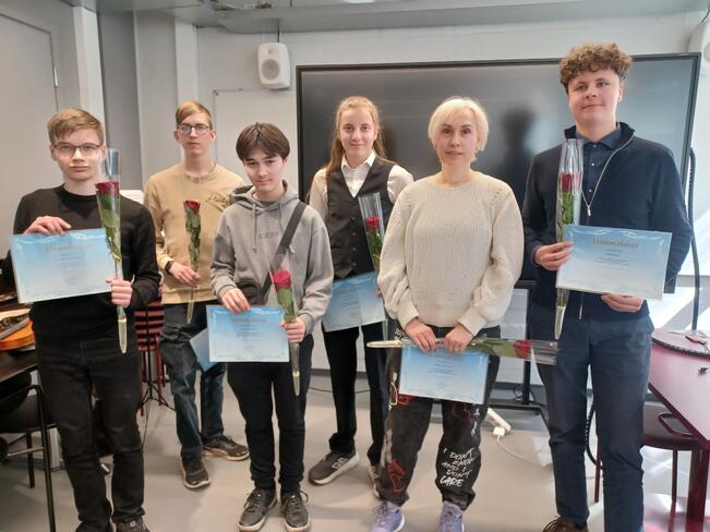 Palkittujen nuorten joukossa olivat peruskoulusarjan voittaja Daniel Kanerva sekä lukiopuolella kolmanneksi sijoittunut Emil Mäkelä Turun ammatti-instituutista.