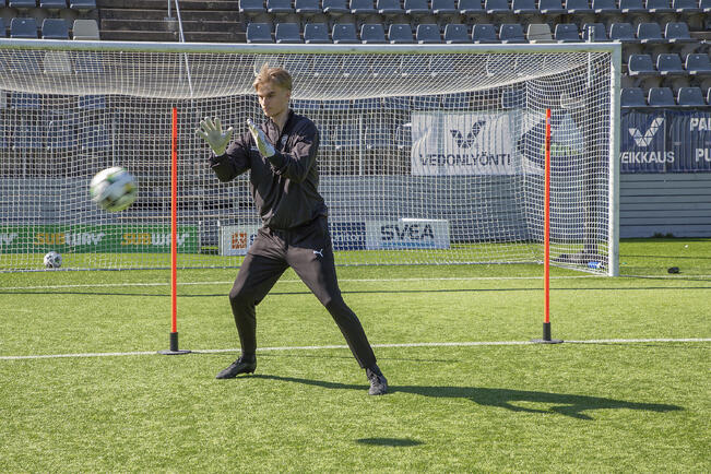 Elmo Henriksson jatkoi vahvaa alkukauttaan TPS:n maalilla.