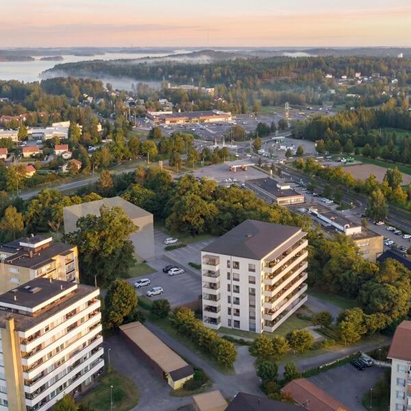 Norra Famnenin kortteli sijaitsee Paraisten keskustassa kaupungintalon välittömässä läheisyydessä. 