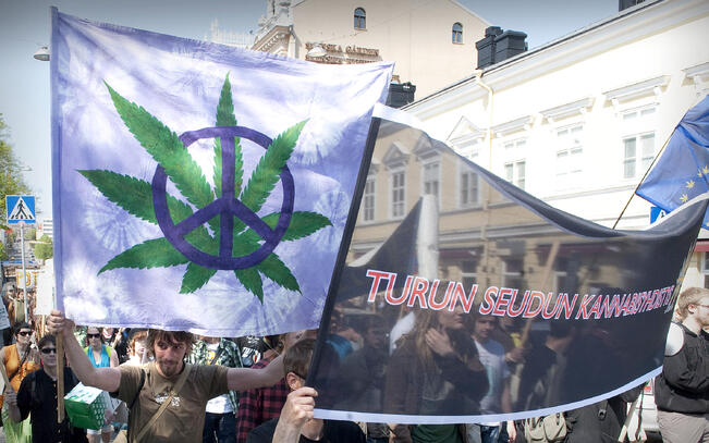 Kulkue siirtyy Puolalanmäeltä Vartiovuorelle. Kuva on vuodelta 2011.