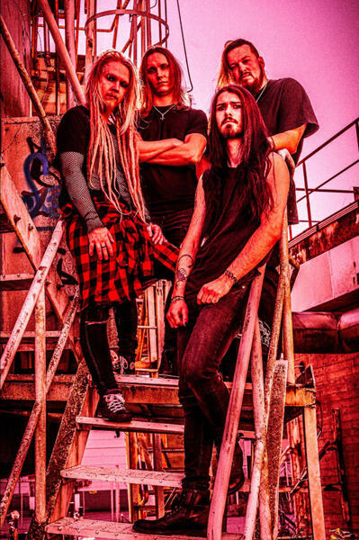 BloodRedNails ammentaa vuosituhannen alun metallista.