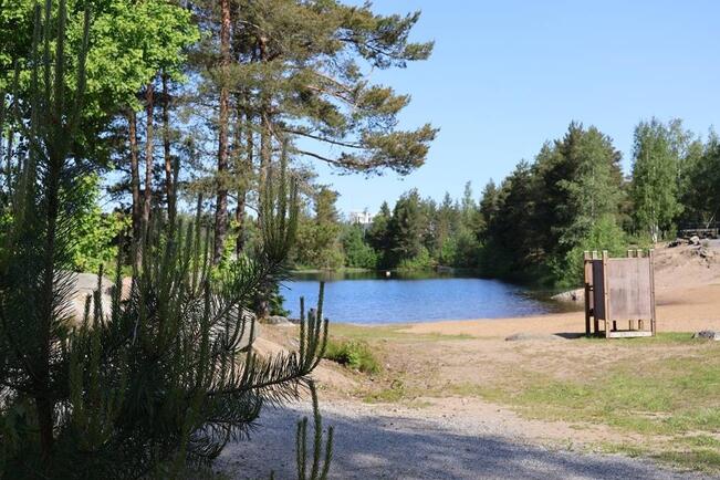 Maskun Isonkivenranta on alueen tunnetuin uimaranta.