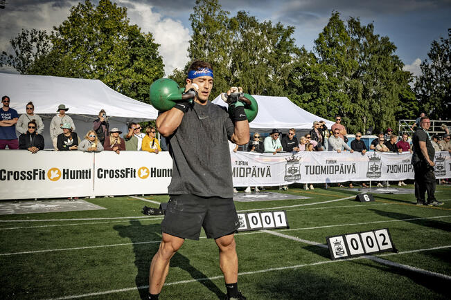 Adrian Mundwiler voitti Turku Tuomiopäivän 2022. Nyt hän palaa Turkuun.
