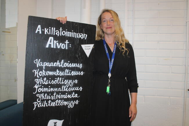 Turun A-kilta ry:n toiminnanjohtaja Janina Nieminen kertoo, että kahvio on ihan kaikille avoin. Turun A-killan jäsenille on tarjolla edullista lounasta.
