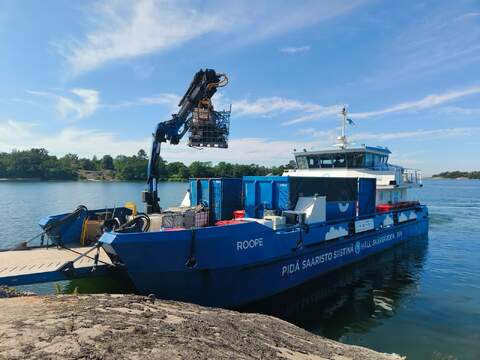 M/S Roopen pakoputkiston syöpymä saatiin pikaisesti korjatuksi. 