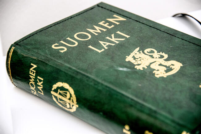 Lakiuudistuksilla pyritään keventämään yritysten hallinnollista taakkaa