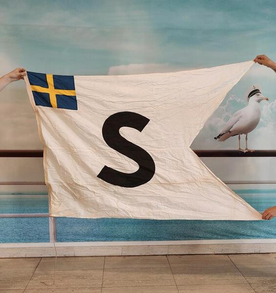 Huutokaupassa on tarjolla muiden muassa Svea Linen lippu.