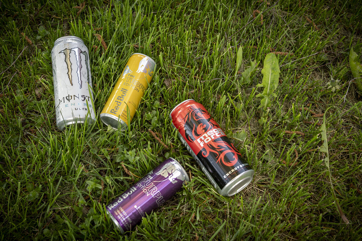 Energiajuomien sisältämä kofeiini heikentää unta, vaikeuttaa keskittymistä ja aiheuttaa sydänoireita.