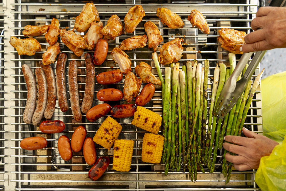 Mausteiset makkarat ja kana ovat yhä useamman grillaajan suosiossa.