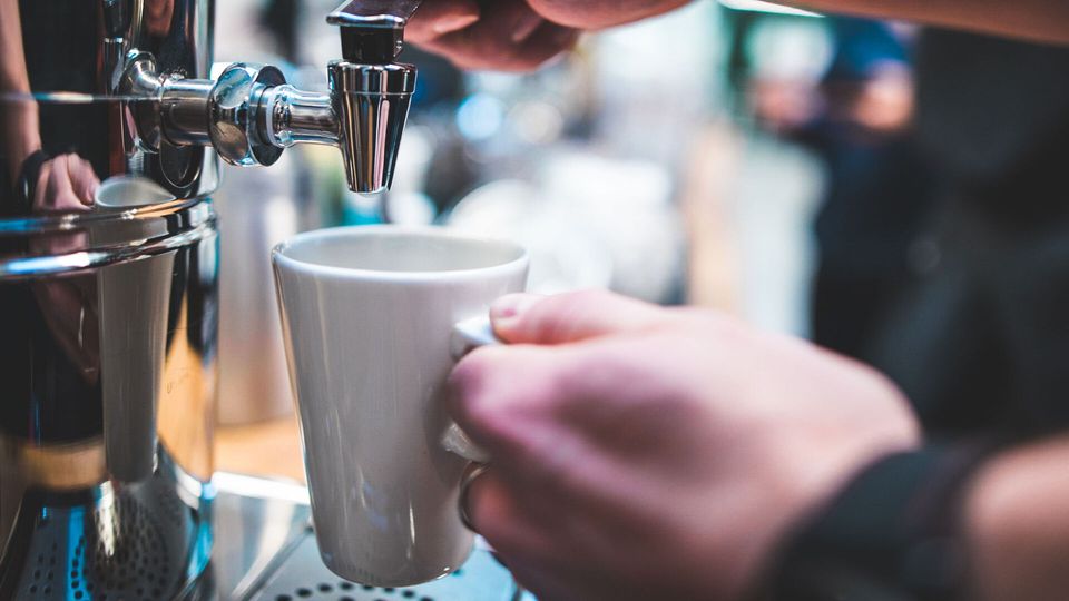 Kahvia enemmän juovilla oli painoindeksistä riippumatta vähemmän kokonaisrasvaa ja sisäelinrasvaa sekä enemmän luustolihasmassaa.