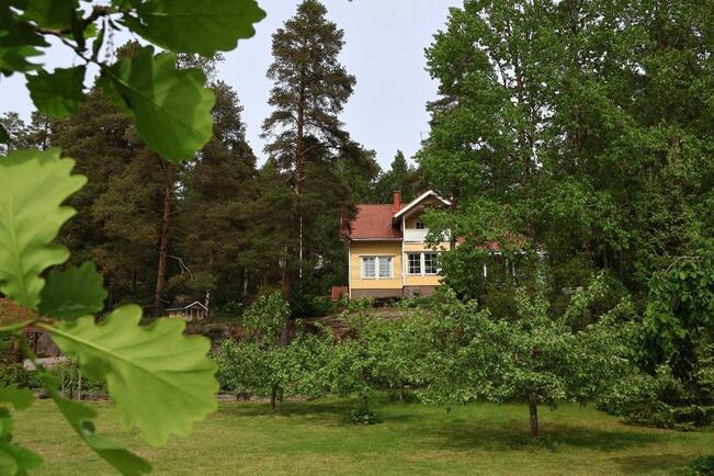 Satupiha-niminen kotipiha nousi tuomariston suosikiksi.
