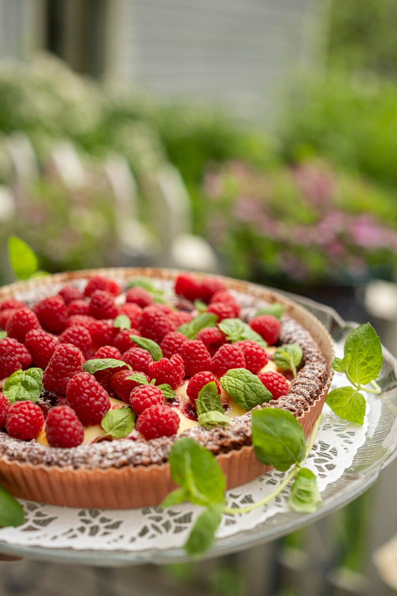 Keliakialiiton juhlaleivonnainen suklaa-vadelmajuustotorttu.